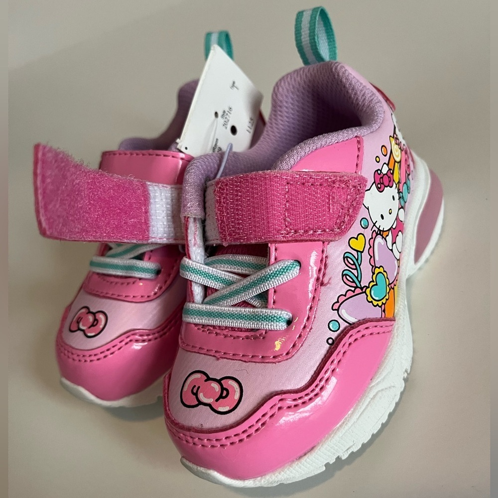Hello Kitty Light-UpVelcro Shoes for Toddlers - Picture 10 of 11